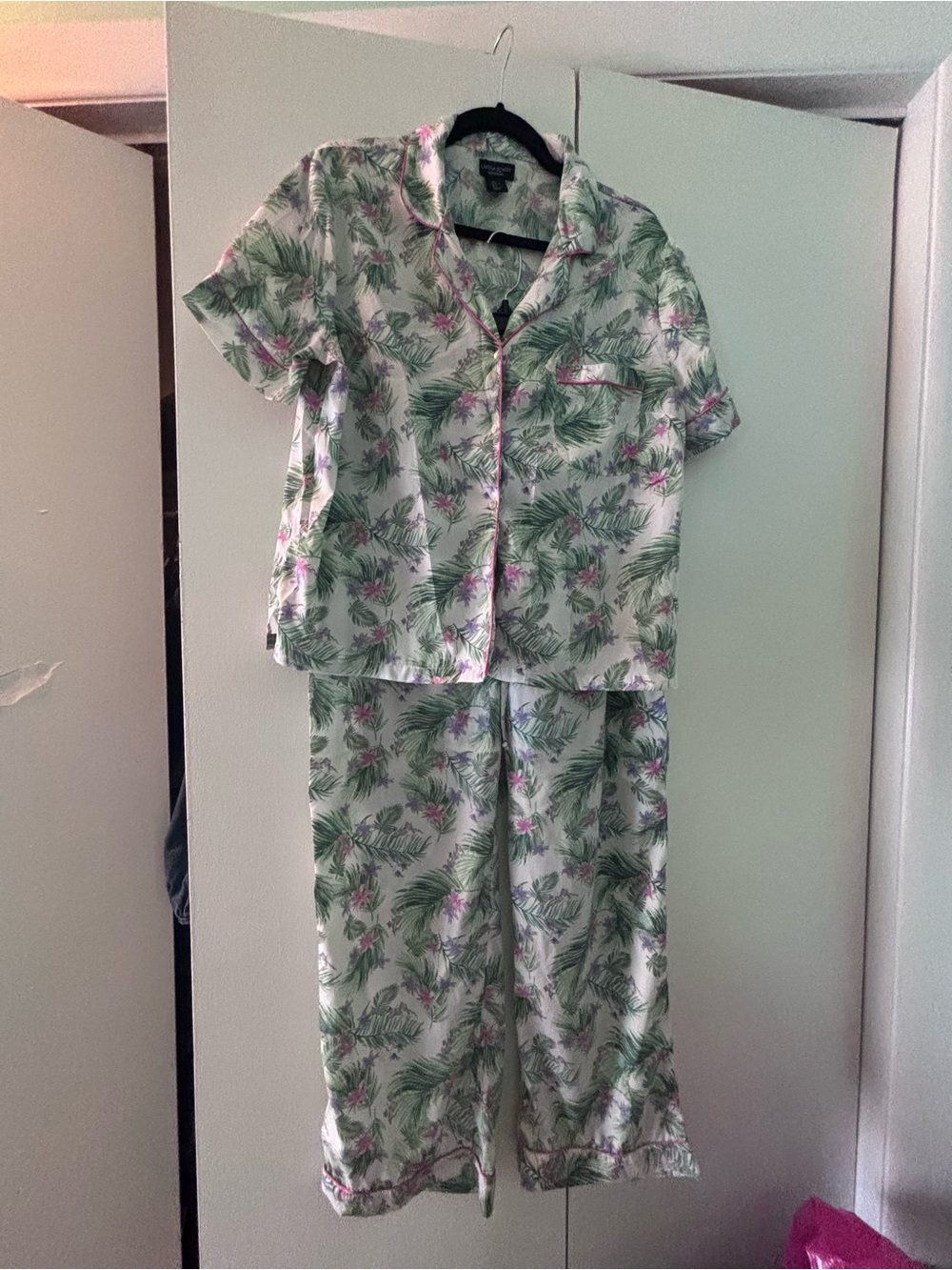 Women's Pajamas - Green Leaf Print Two-Piece Set